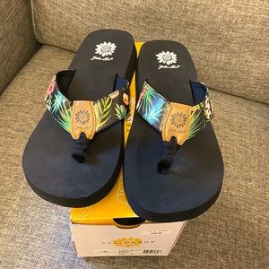 Yellowbox Flip Flops Brand New
